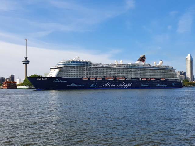 Mein Schiff 4 in Rotterdam